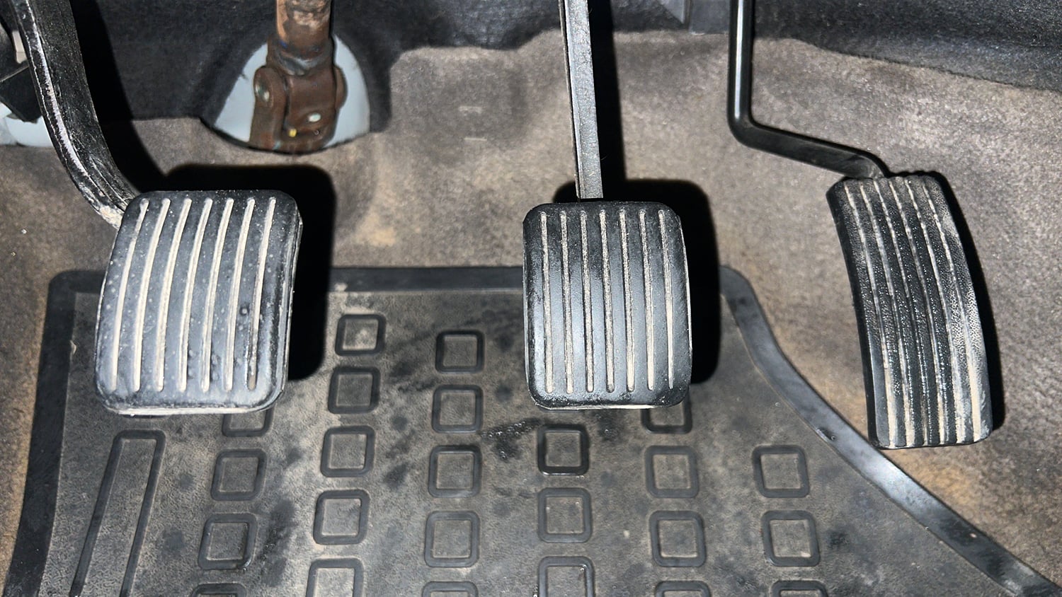 Used 2014 Hyundai i10 Sportz 1.1 iRDE2 Petrol Manual interior PEDALS VIEW