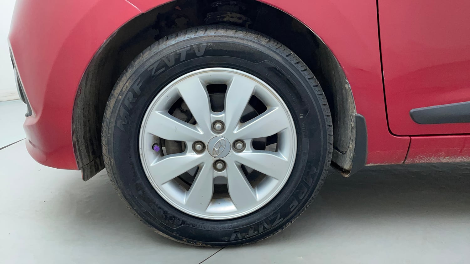 Used 2017 Hyundai Xcent SX 1.1 CRDi Diesel Manual tyres LEFT FRONT TYRE RIM VIEW