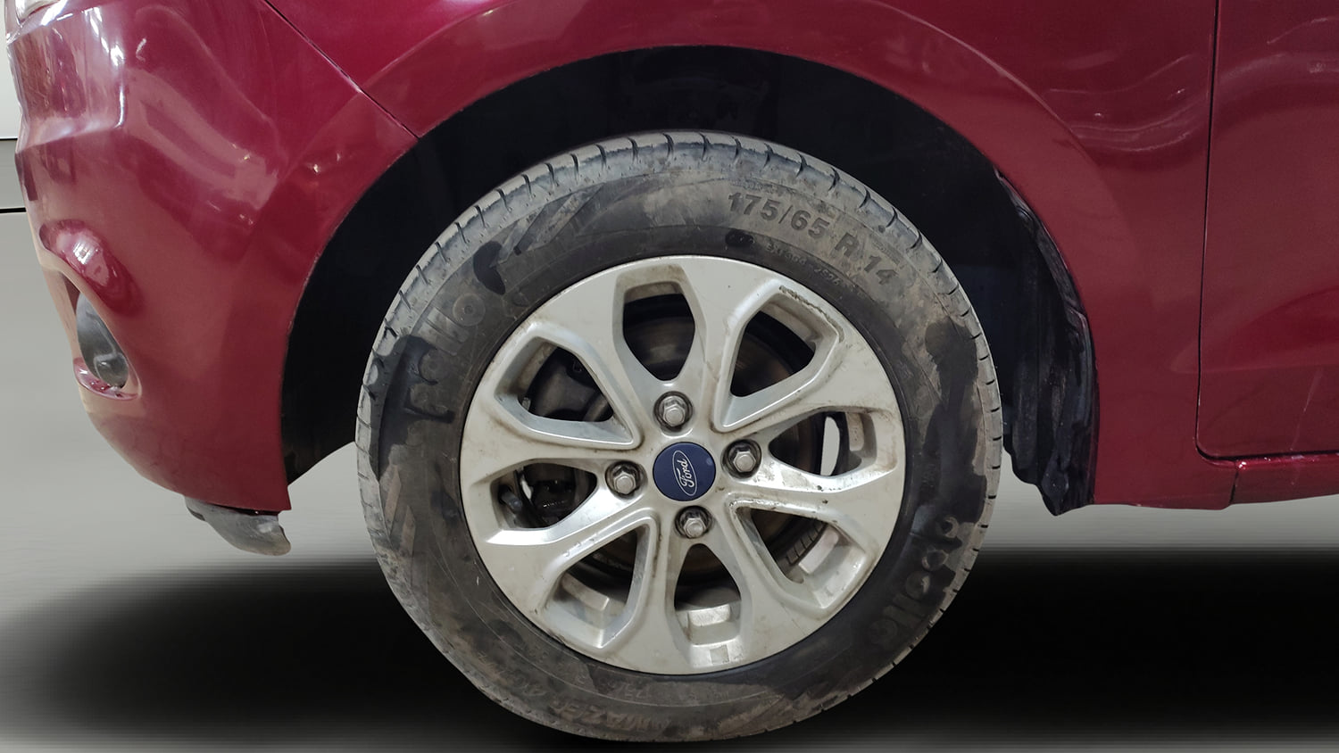 Used 2016 Ford Figo Aspire Titanium 1.2 Ti-VCT Petrol Manual tyres LEFT FRONT TYRE RIM VIEW