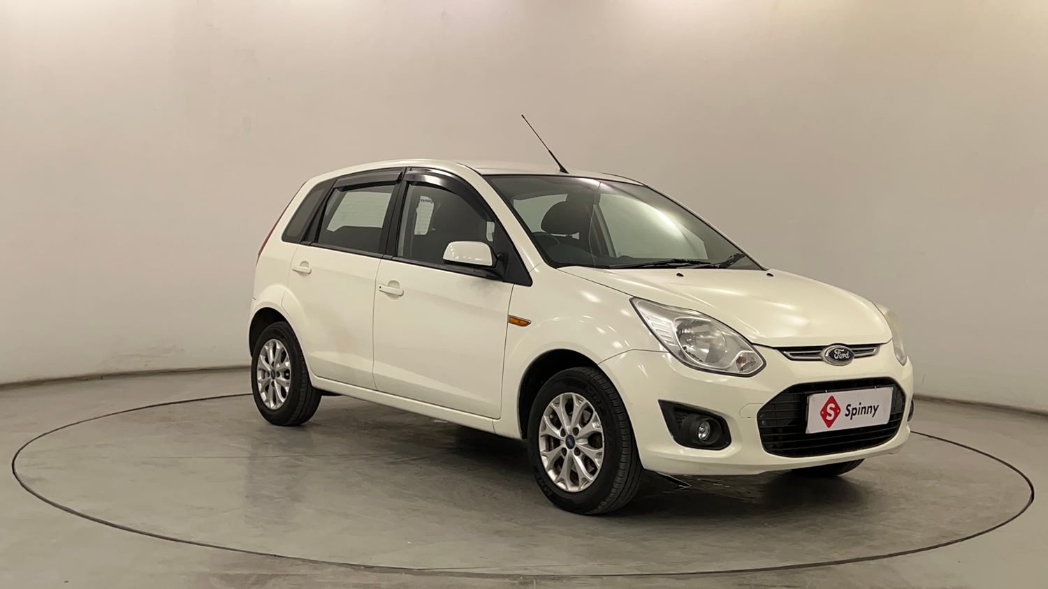 Used 2014 Ford Figo Duratec Petrol Titanium 1.2 Petrol Manual exterior RIGHT FRONT CORNER VIEW