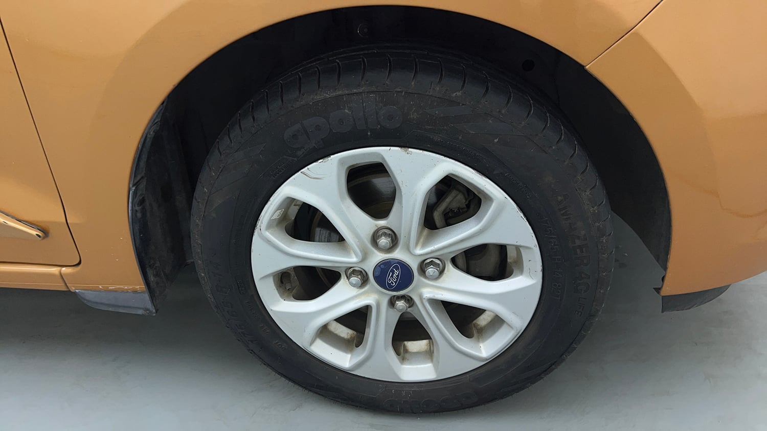 Used 2015 Ford Figo Aspire Titanium 1.5 Ti-VCT AT Petrol Automatic tyres RIGHT FRONT TYRE RIM VIEW