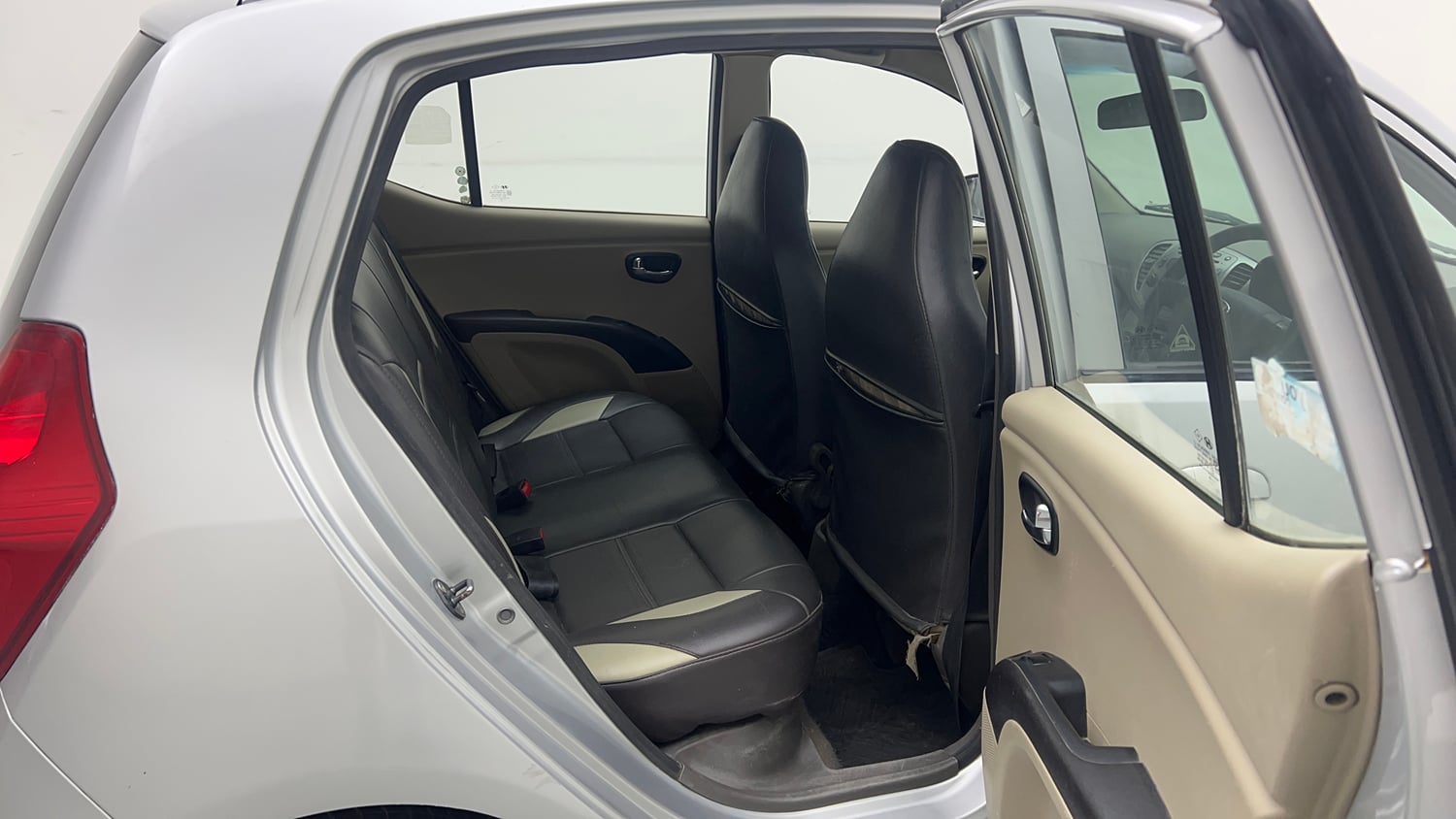 Used 2014 Hyundai i10 Sportz 1.1 iRDE2 Petrol Manual interior RIGHT SIDE REAR DOOR CABIN VIEW