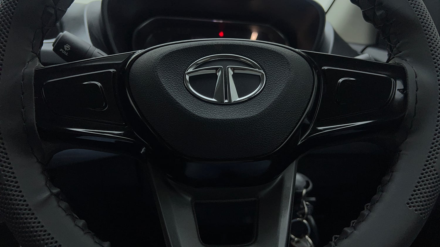 Used 2023 Tata Nexon XE Petrol Manual top_features Airbags