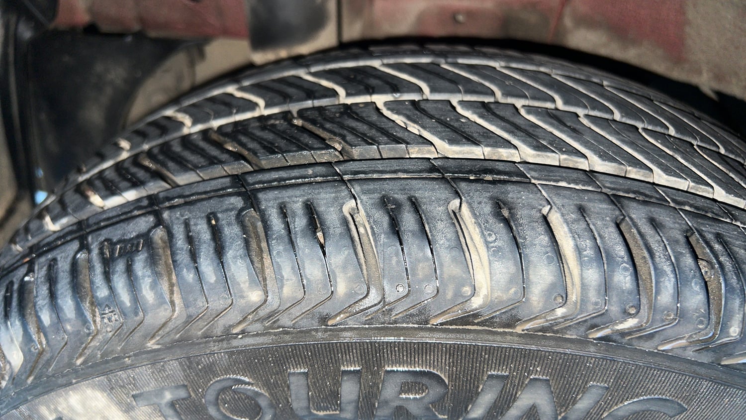 Used 2017 Mahindra KUV100 K6 6 STR Petrol Manual tyres RIGHT REAR TYRE TREAD VIEW