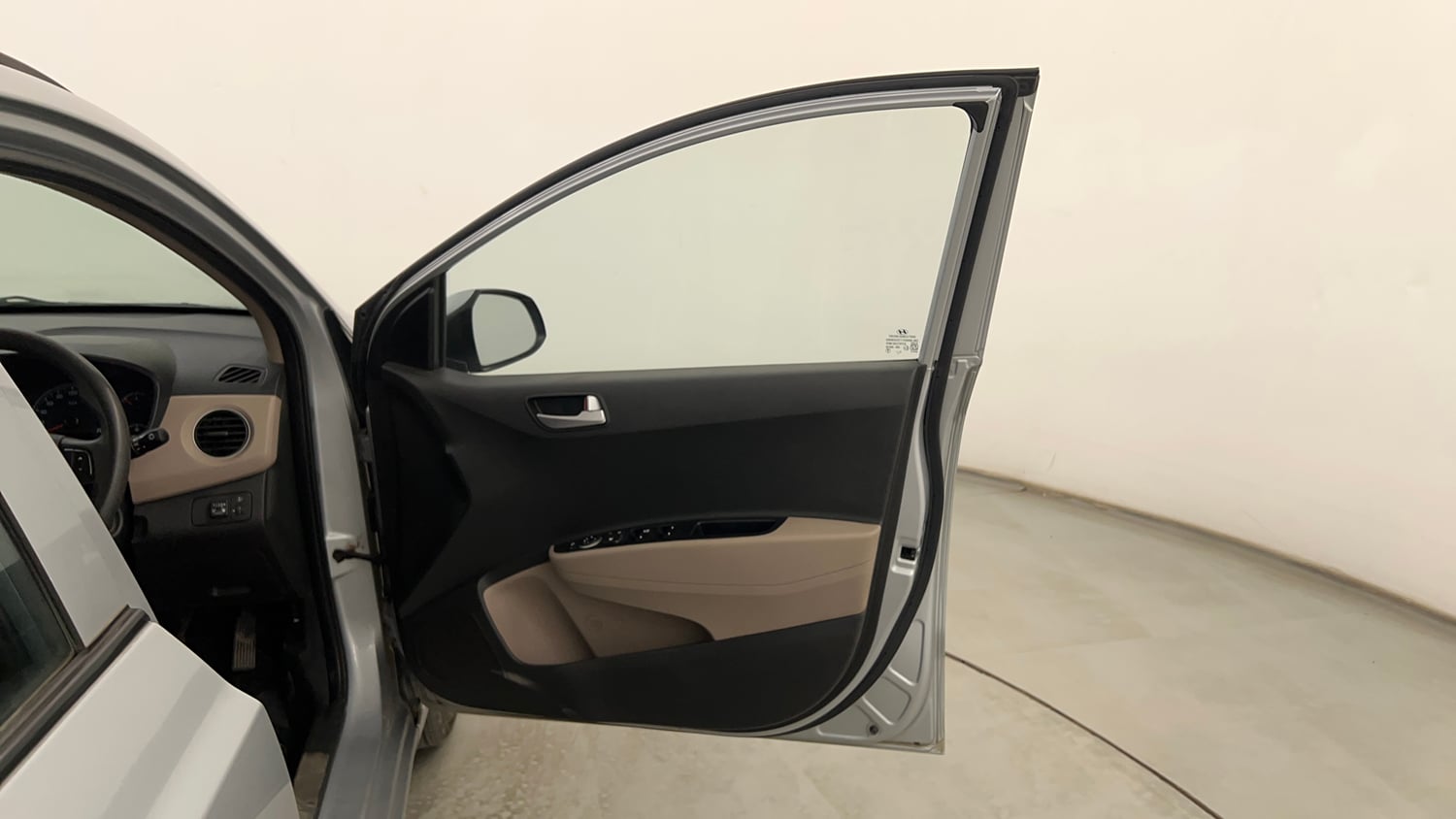 Used 2019 Hyundai Grand i10 Sportz 1.2 Kappa VTVT CNG (Outside Fitted) Cng Manual interior RIGHT FRONT DOOR OPEN VIEW
