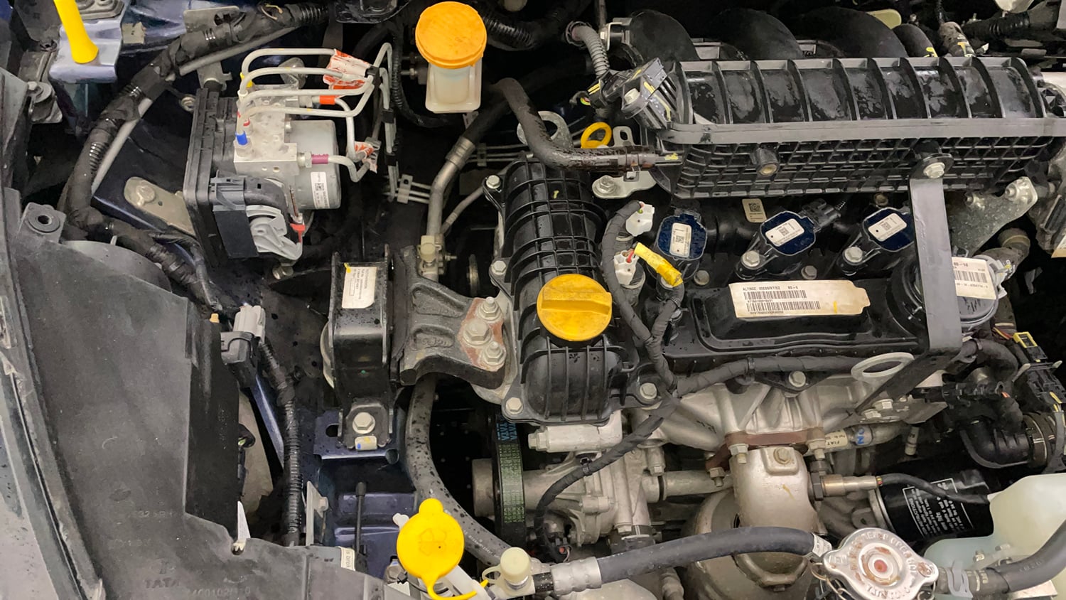 Used 2025 Tata Altroz XZ Petrol Petrol Manual engine ENGINE RIGHT SIDE VIEW