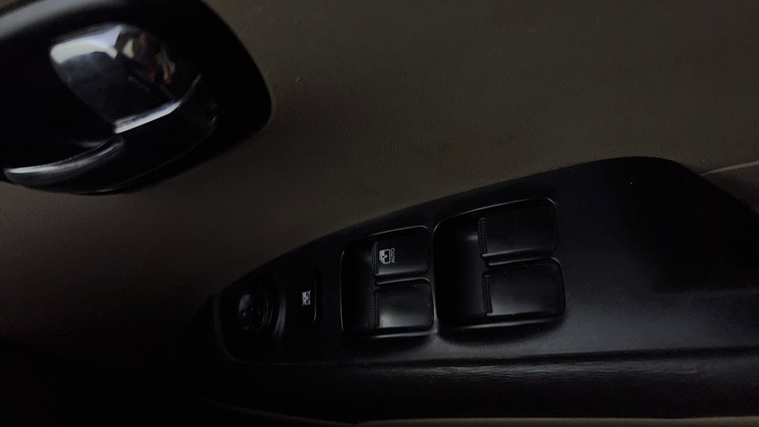 Used 2012 Hyundai i10 Magna 1.2 Kappa2 Petrol Manual top_features Power windows