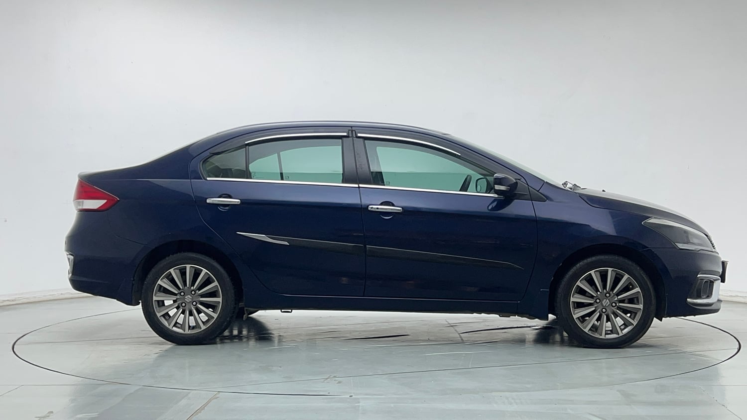 Used 2023 Maruti Suzuki Ciaz Alpha 1.5 Petrol Manual exterior RIGHT SIDE VIEW