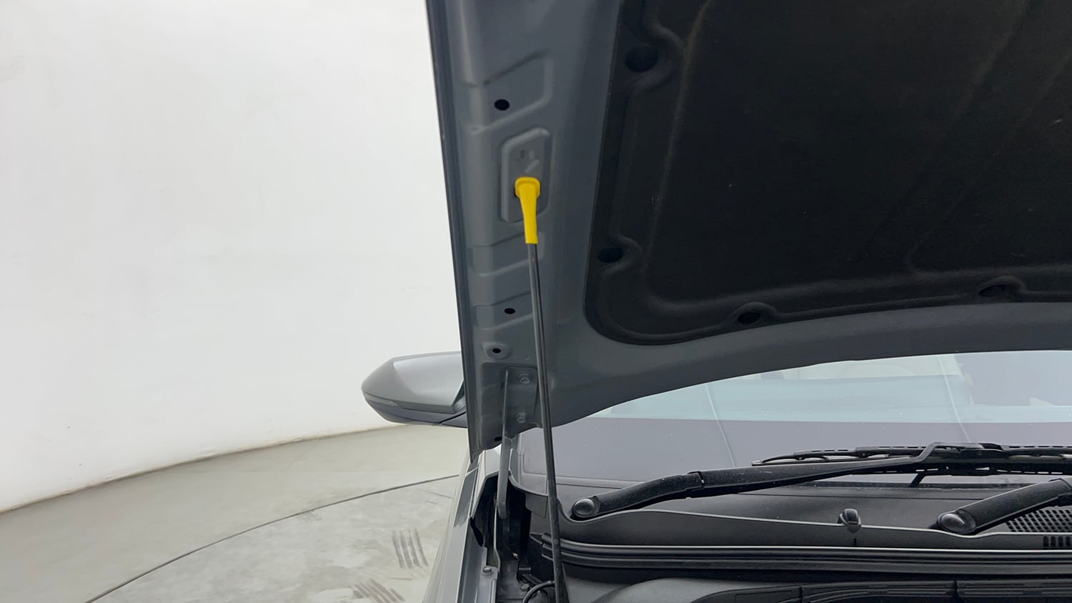 Used 2024 Hyundai Verna SX (O) 1.5 Petrol IVT Petrol Automatic engine ENGINE RIGHT SIDE HINGE & APRON VIEW