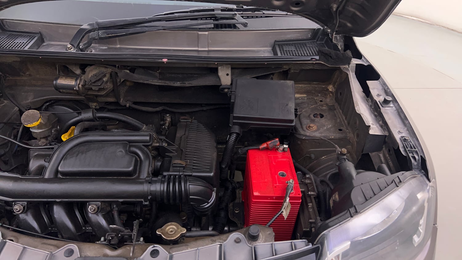 Used 2018 Renault Kwid CLIMBER 1.0 AMT Petrol Automatic engine ENGINE LEFT SIDE HINGE & APRON VIEW