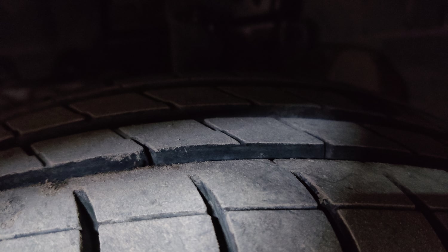 Used 2016 Ford Figo Aspire Titanium 1.2 Ti-VCT Petrol Manual tyres LEFT FRONT TYRE TREAD VIEW