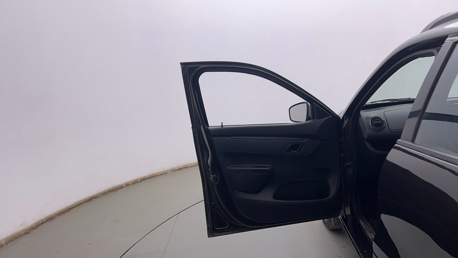Used 2017 Renault Kwid RXT (O) 1.0 SCE Edition Petrol Manual interior LEFT FRONT DOOR OPEN VIEW