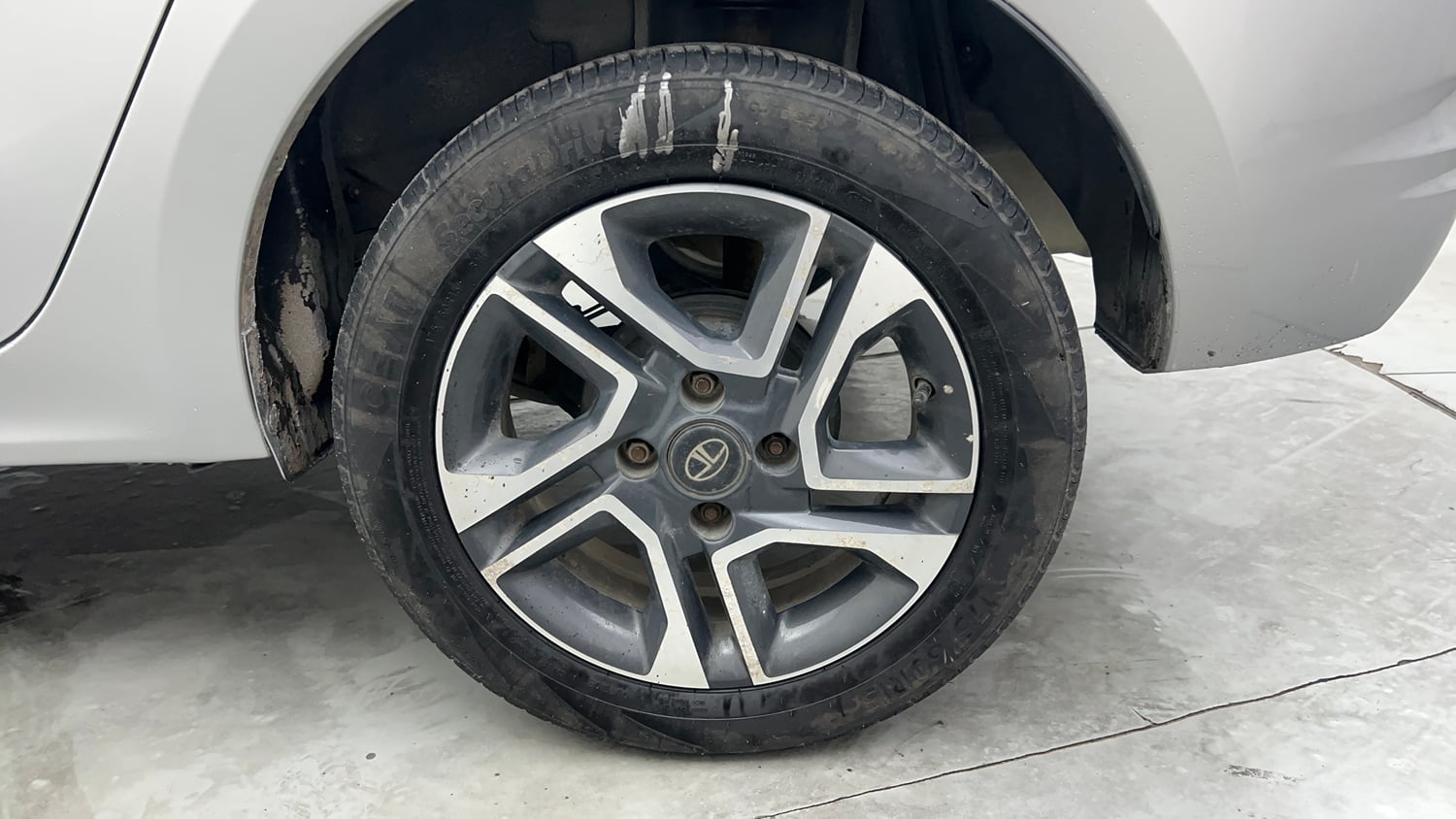 Used 2021 Tata Tigor XZ Plus Petrol Manual tyres LEFT REAR TYRE RIM VIEW