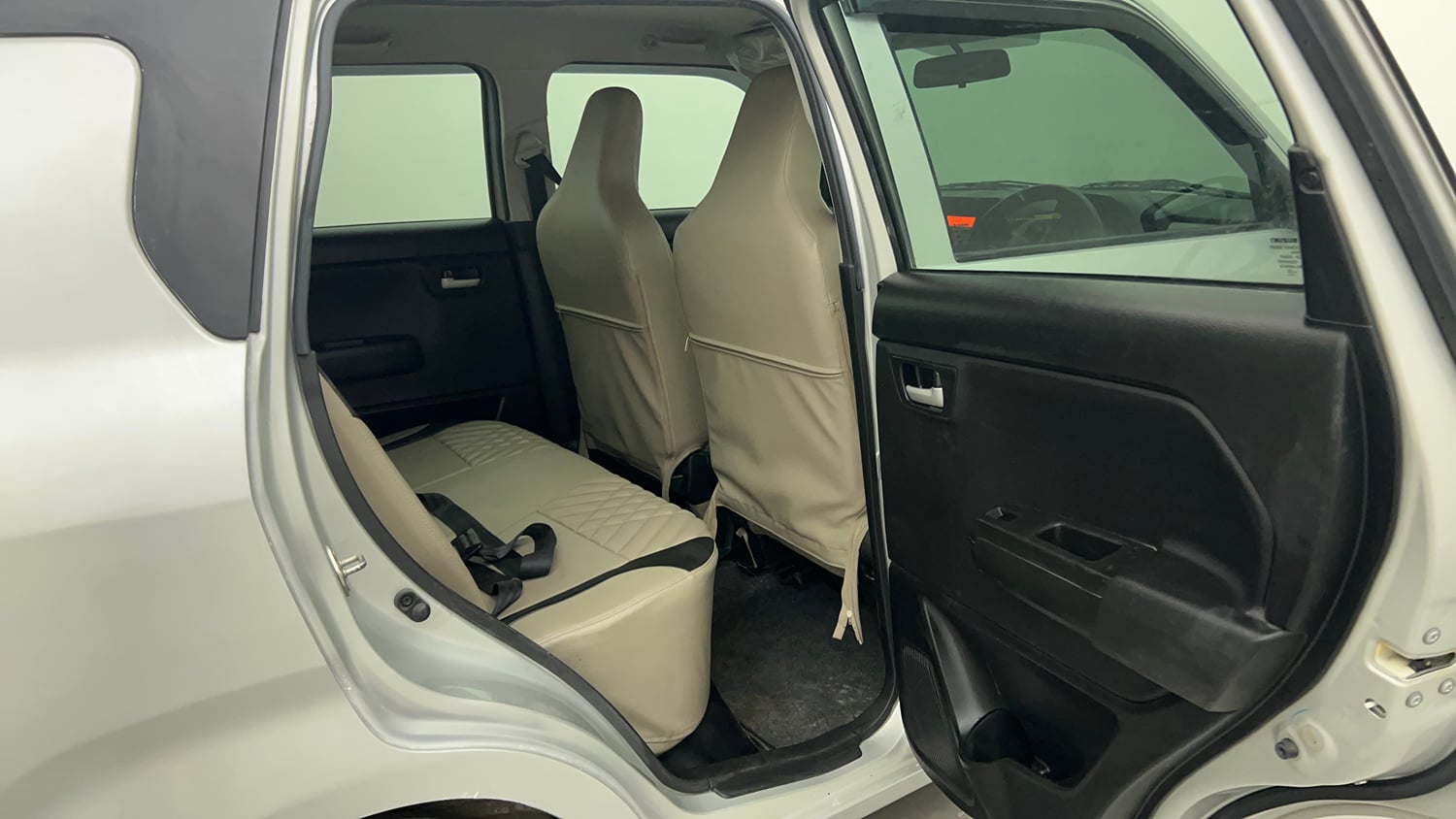 Used 2023 Maruti Suzuki Wagon R VXI 1.0 CNG Cng Manual interior RIGHT SIDE REAR DOOR CABIN VIEW