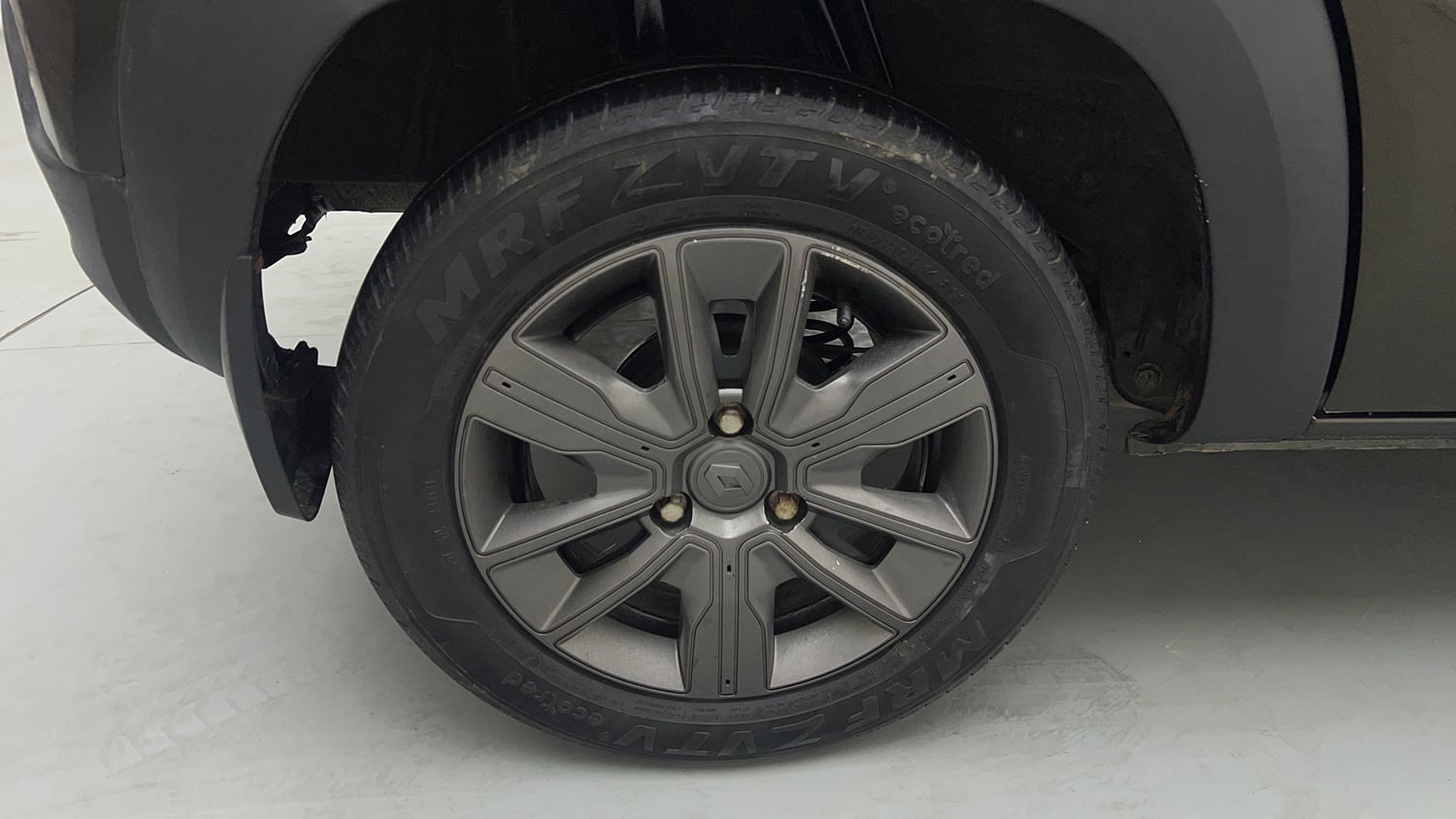 Used 2022 Renault Kwid CLIMBER 1.0 (O) Petrol Manual tyres RIGHT REAR TYRE RIM VIEW