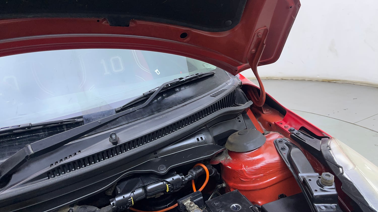 Used 2016 Maruti Suzuki Swift Deca Limited Edition VDi Diesel Manual engine ENGINE LEFT SIDE HINGE & APRON VIEW