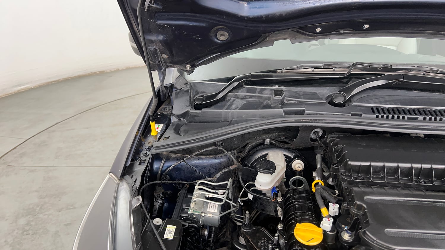 Used 2024 Tata Tigor XZA iCNG Cng Automatic engine ENGINE RIGHT SIDE HINGE & APRON VIEW