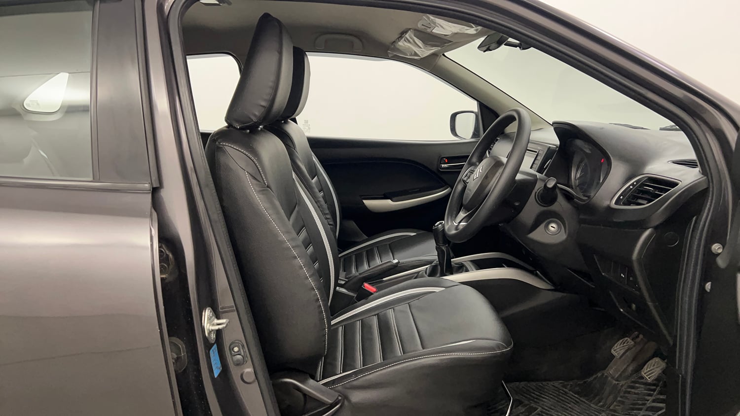 Used 2016 Maruti Suzuki Baleno Delta 1.2 Petrol Manual interior RIGHT SIDE FRONT DOOR CABIN VIEW