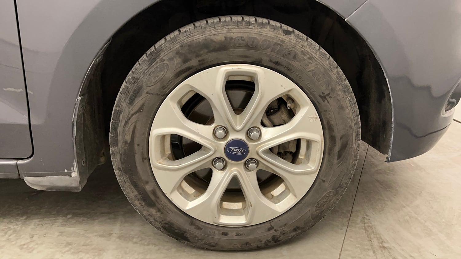 Used 2017 Ford Figo Aspire Titanium1.5 TDCi Diesel Manual tyres RIGHT FRONT TYRE RIM VIEW