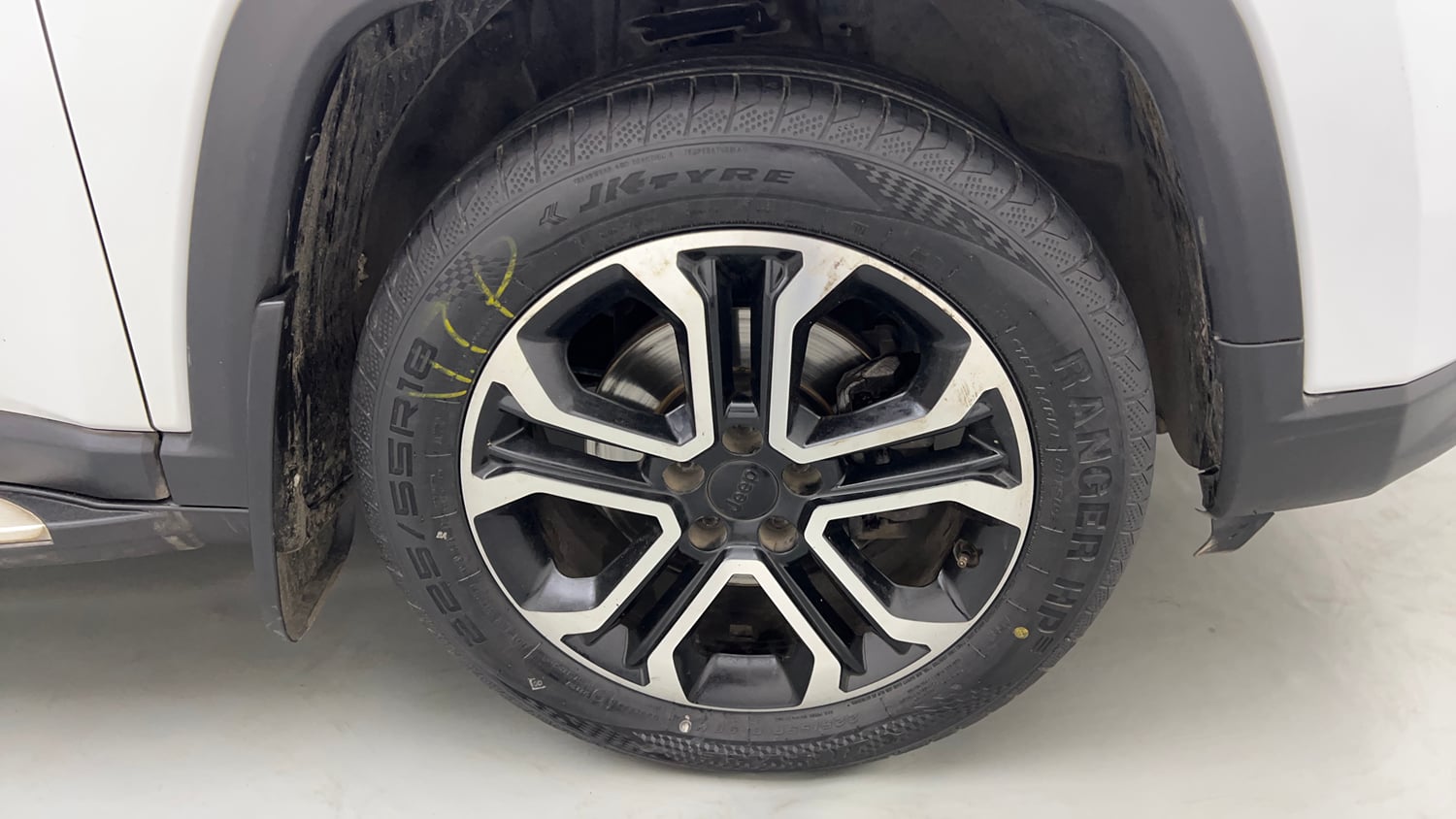 Used 2024 Jeep Compass Limited (O) 2.0 Diesel Diesel Manual tyres RIGHT FRONT TYRE RIM VIEW