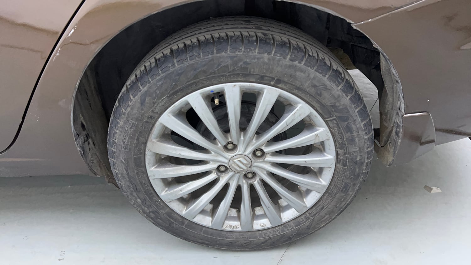 Used 2017 Maruti Suzuki Ciaz Alpha 1.4 MT Petrol Manual tyres LEFT REAR TYRE RIM VIEW