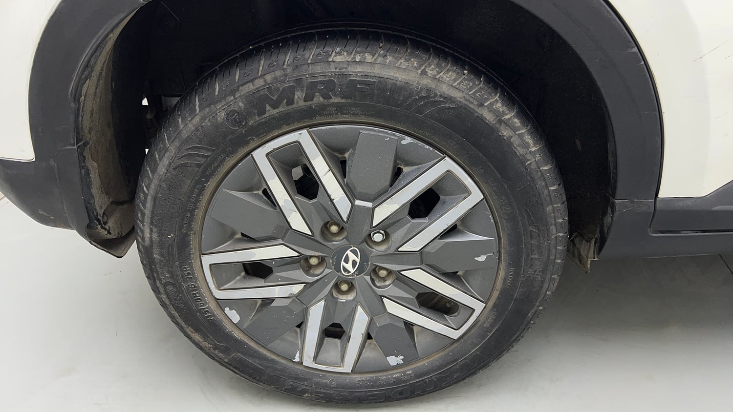 Used 2021 Hyundai Venue SX 1.5 CRDi Diesel Manual tyres RIGHT REAR TYRE RIM VIEW