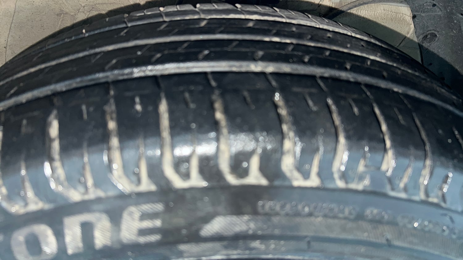 Used 2024 Maruti Suzuki Swift ZXi AMT Petrol Automatic tyres RIGHT FRONT TYRE TREAD VIEW