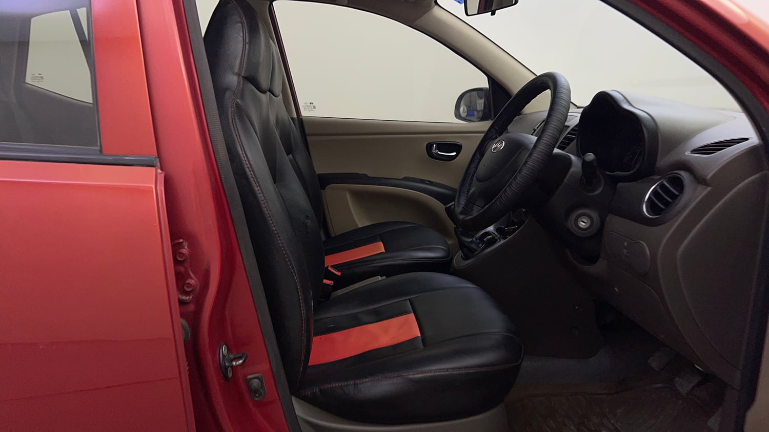 Used 2012 Hyundai i10 Magna 1.2 Kappa2 Petrol Manual interior RIGHT SIDE FRONT DOOR CABIN VIEW