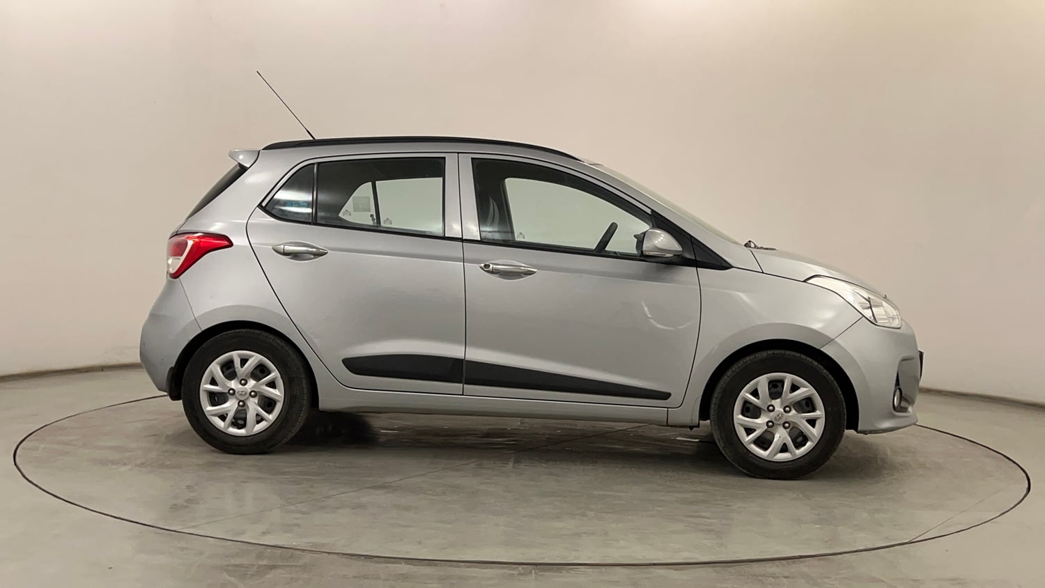 Used 2019 Hyundai Grand i10 Sportz 1.2 Kappa VTVT CNG (Outside Fitted) Cng Manual exterior RIGHT SIDE VIEW