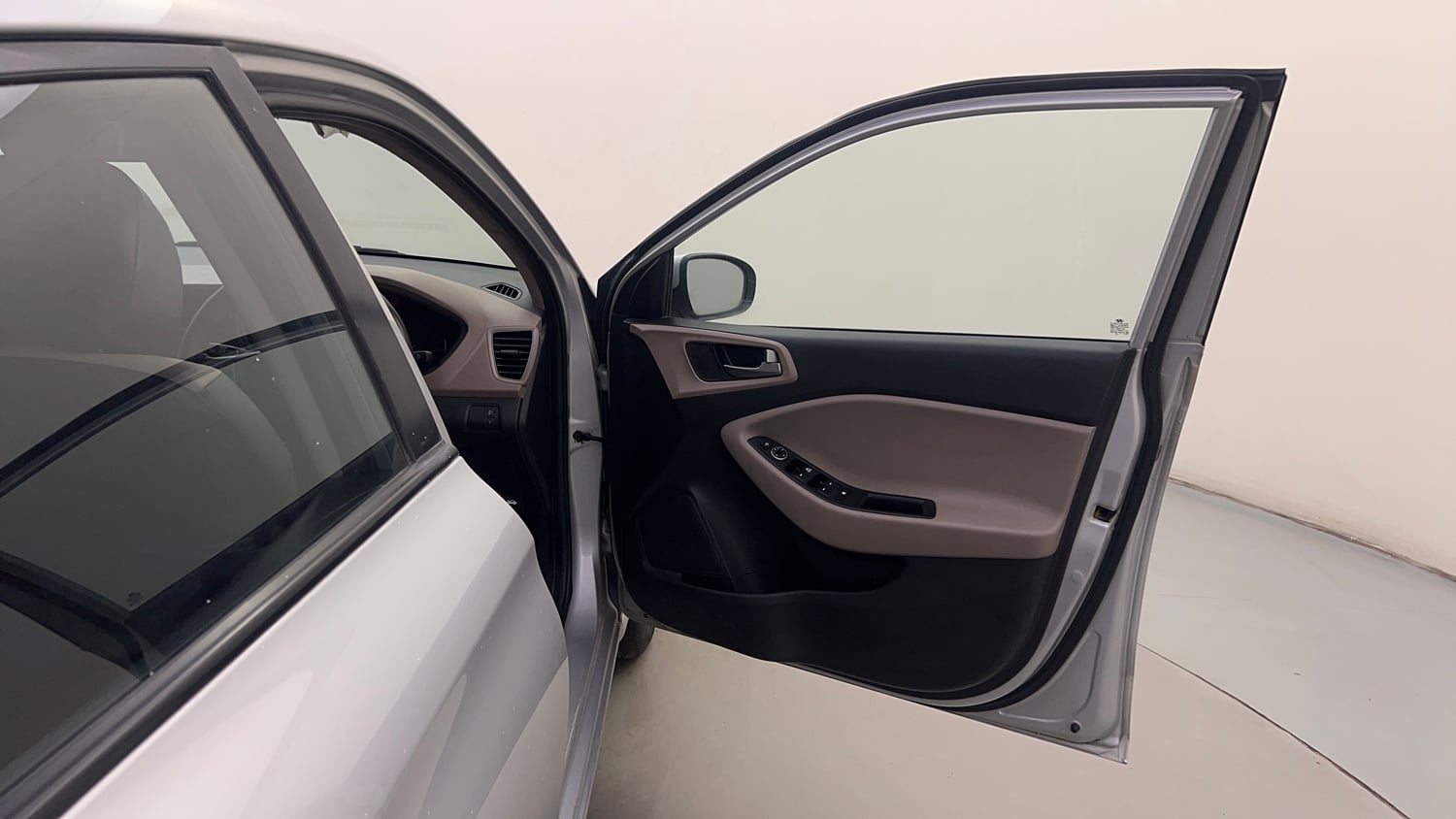 Used 2017 Hyundai Elite i20 Sportz 1.2 Petrol Manual interior RIGHT FRONT DOOR OPEN VIEW