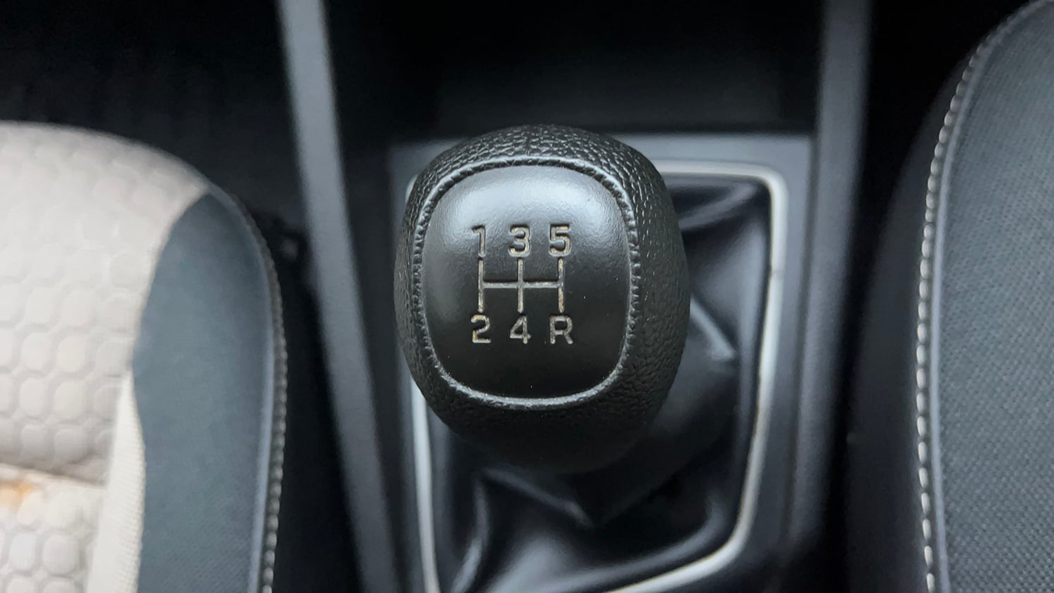 Used 2017 Hyundai Elite i20 Sportz 1.2 Petrol Manual interior GEAR  KNOB VIEW