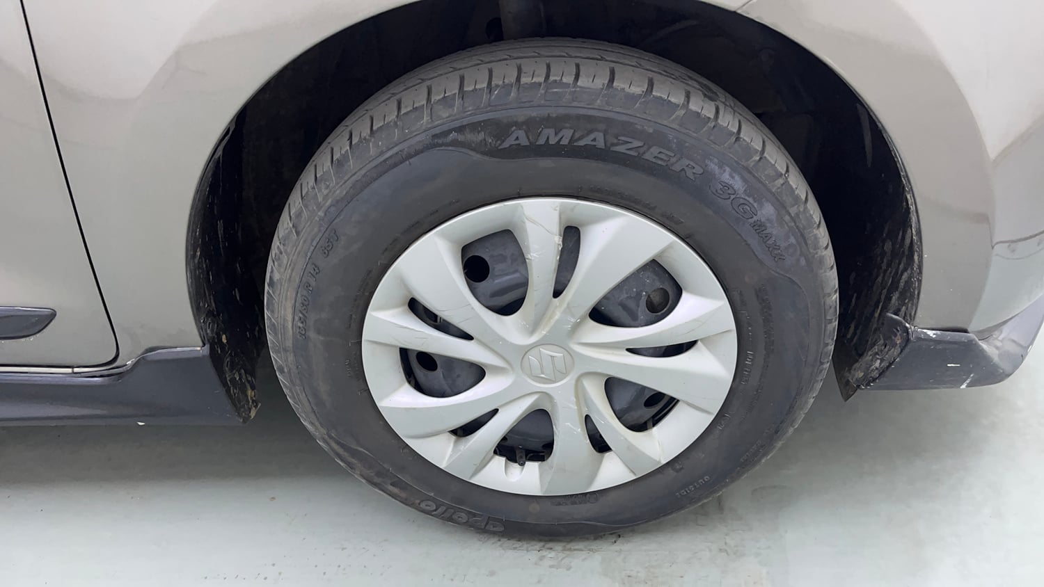Used 2021 Maruti Suzuki Swift VXi Petrol Manual tyres RIGHT FRONT TYRE RIM VIEW