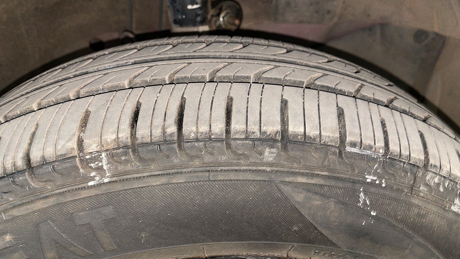 Used 2018 Honda Amaze 1.2 S CVT Petrol Petrol Automatic tyres RIGHT FRONT TYRE TREAD VIEW