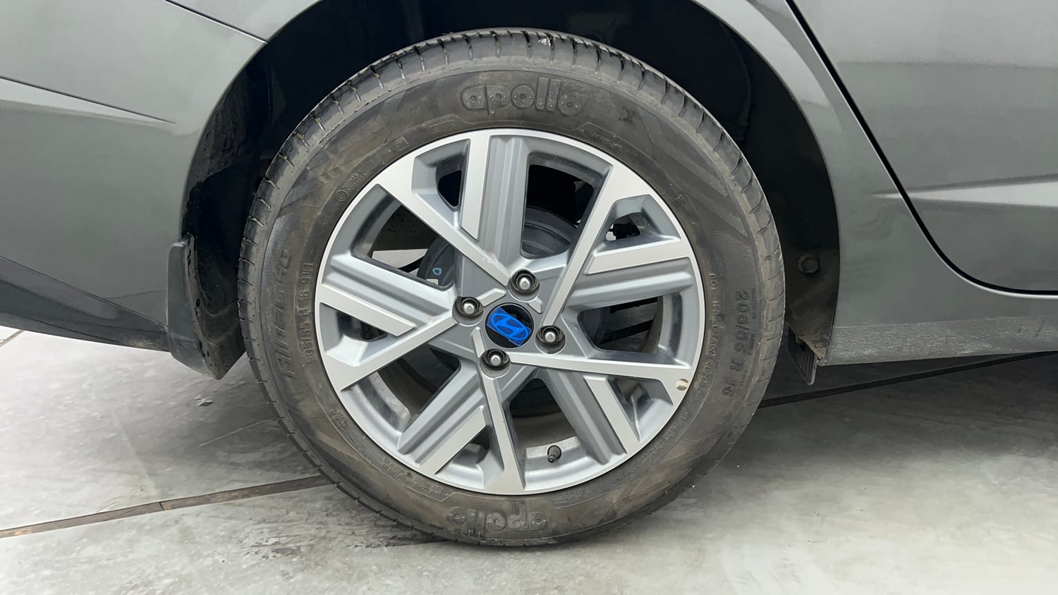 Used 2024 Hyundai Verna SX (O) 1.5 Petrol IVT Petrol Automatic tyres RIGHT REAR TYRE RIM VIEW