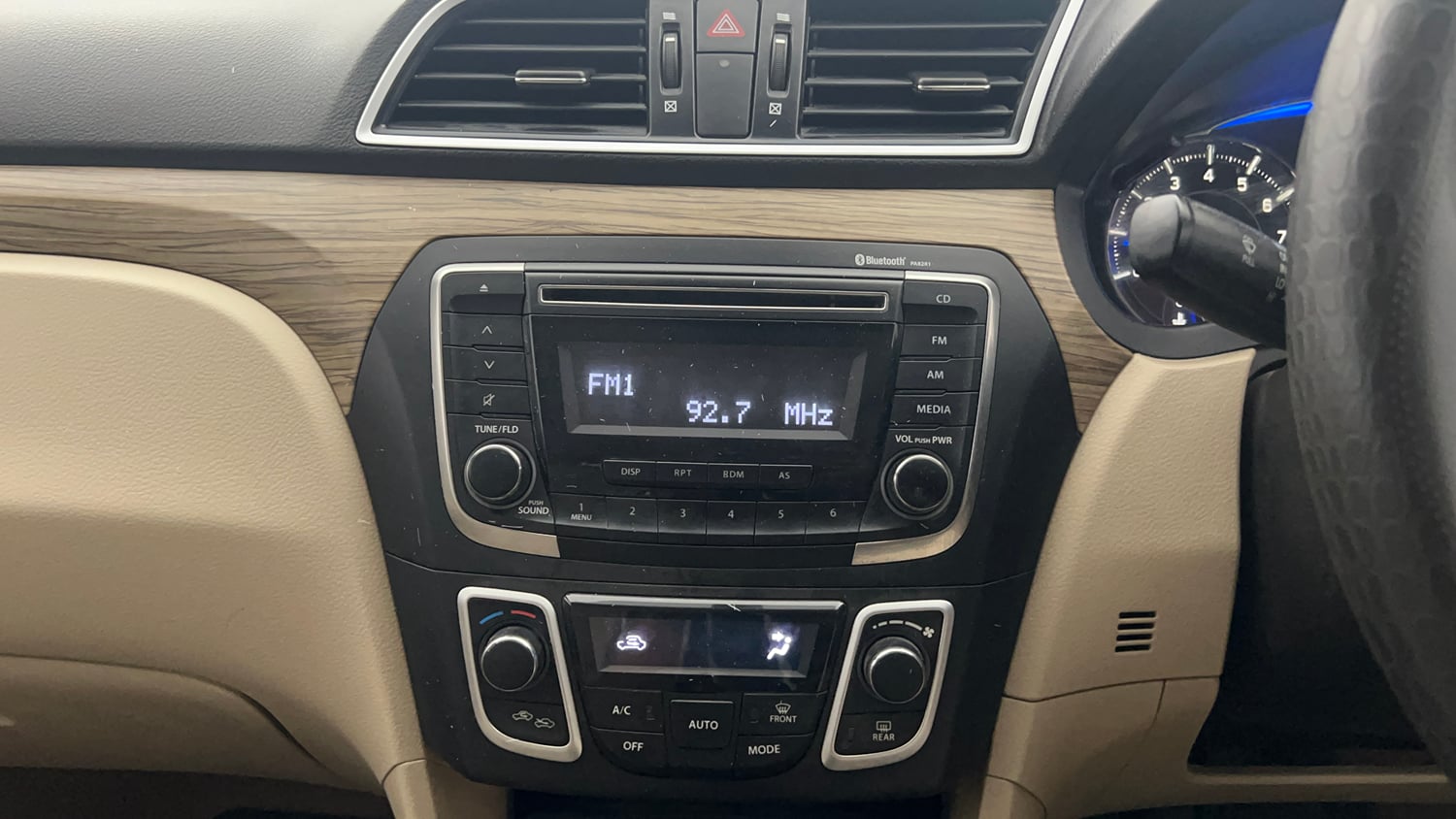 Used 2022 Maruti Suzuki Ciaz Delta 1.5 Petrol Manual top_features Integrated (in-dash) music system