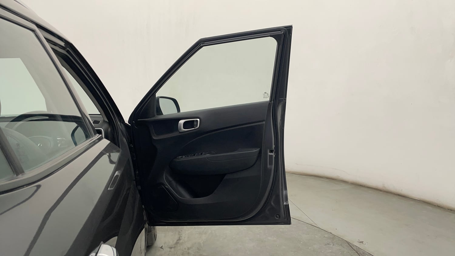 Used 2022 Hyundai Venue SX (O) 1.5 CRDi Executive Diesel Manual interior RIGHT FRONT DOOR OPEN VIEW