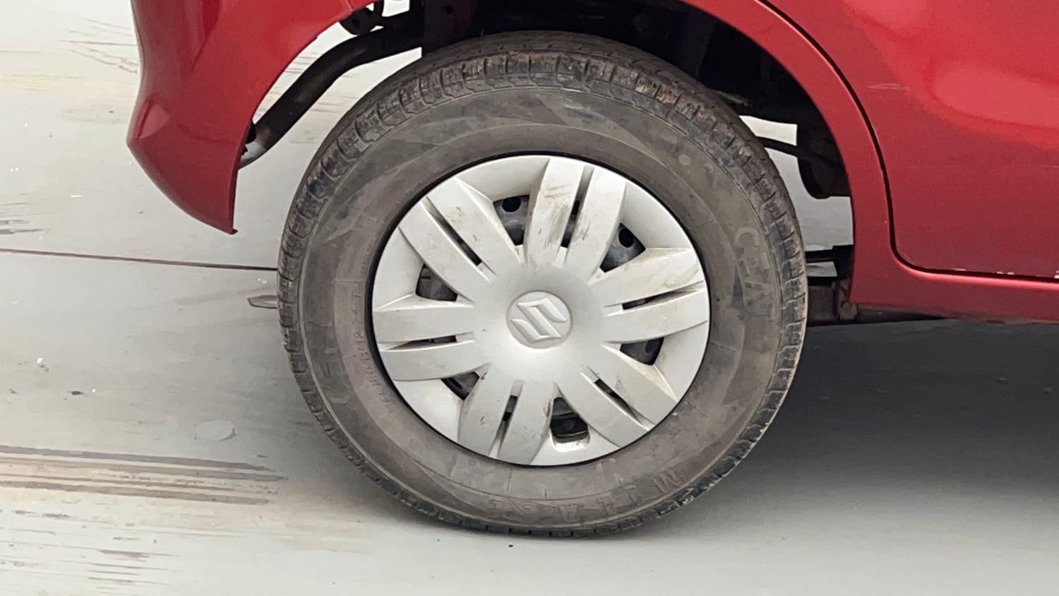 Used 2017 Maruti Suzuki Alto 800 VXi Petrol Manual tyres RIGHT REAR TYRE RIM VIEW