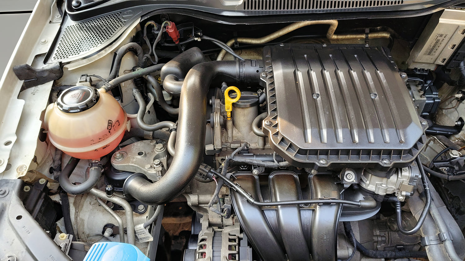 Used 2019 Volkswagen Polo Comfortline 1.0L (P) Petrol Manual engine ENGINE RIGHT SIDE VIEW
