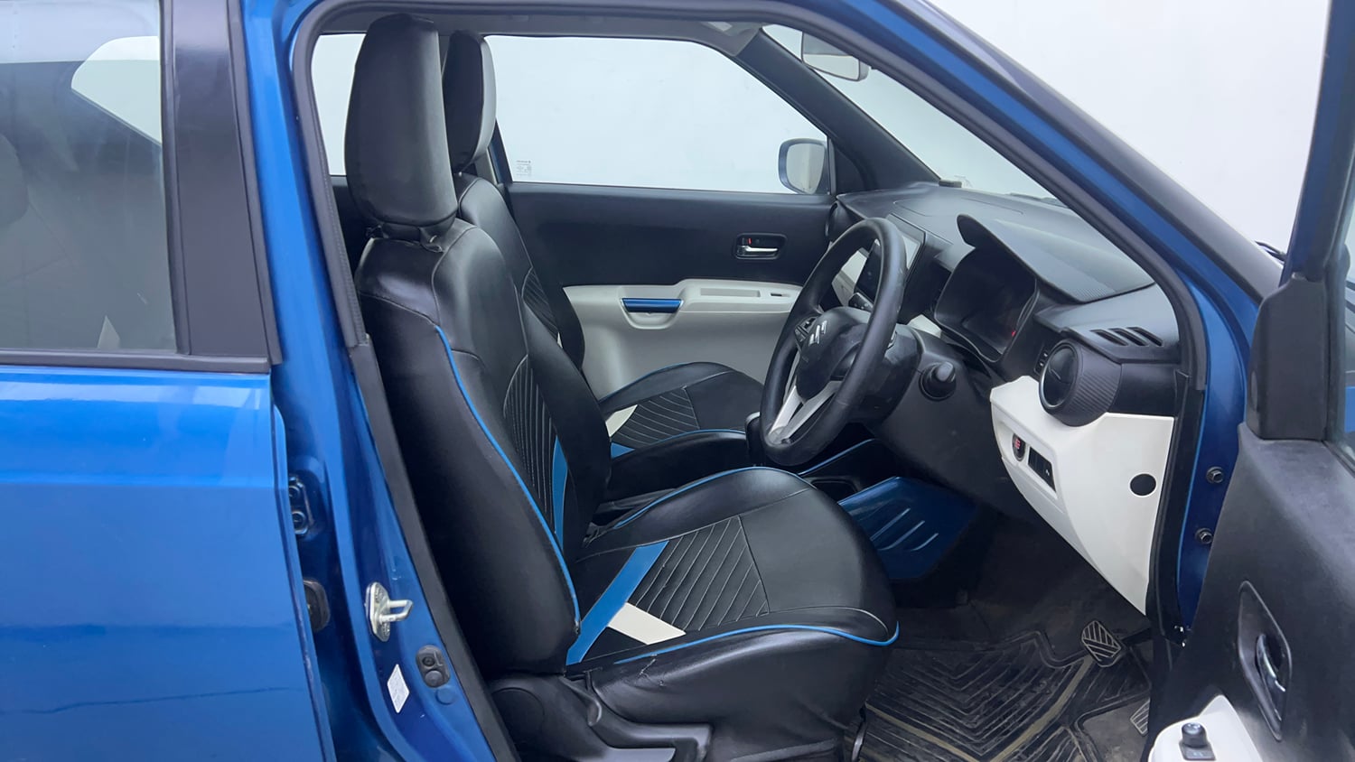 Used 2019 Maruti Suzuki Ignis [2017-2020] Zeta AMT Petrol Dual Tone Petrol Automatic interior RIGHT SIDE FRONT DOOR CABIN VIEW