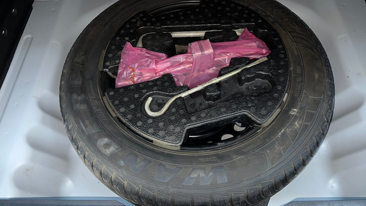 Used 2019 Maruti Suzuki Vitara Brezza [2016-2020] VDi Diesel Manual tyres SPARE TYRE VIEW