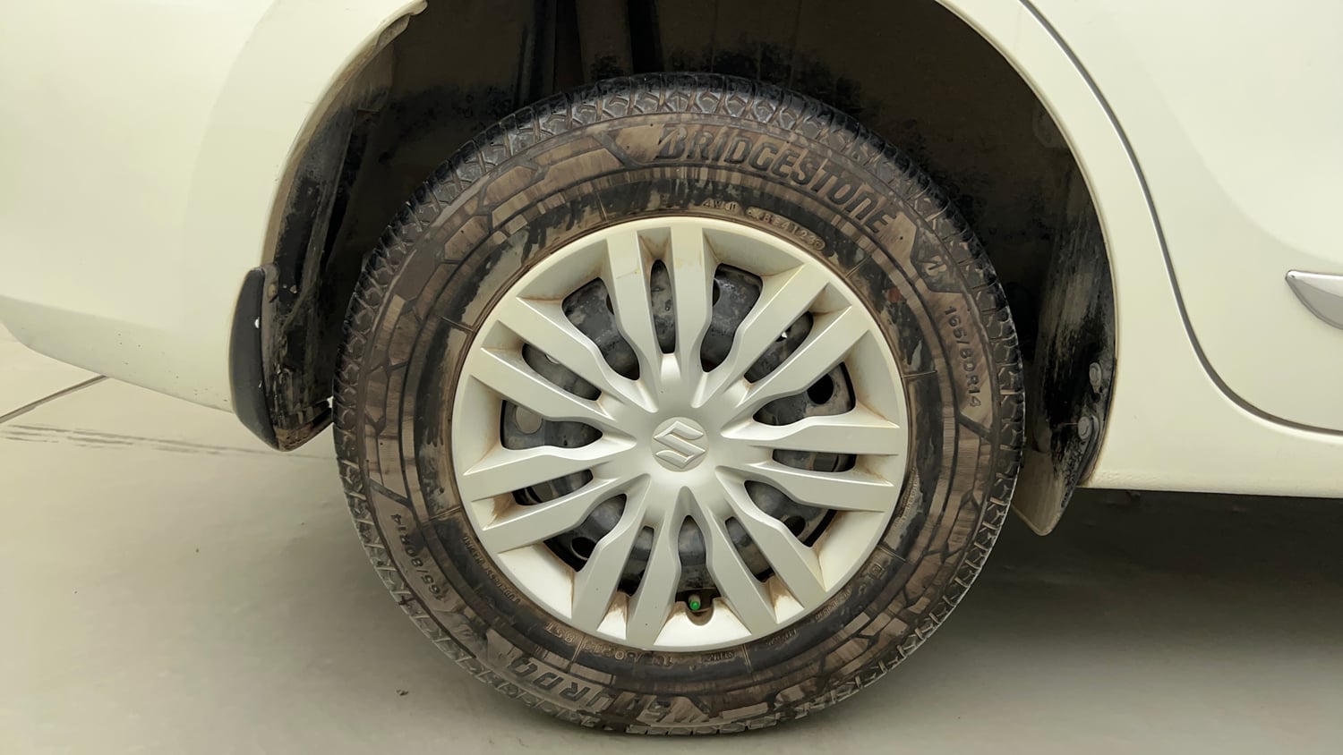 Used 2019 Maruti Suzuki Dzire VXi AMT Petrol Automatic tyres RIGHT REAR TYRE RIM VIEW
