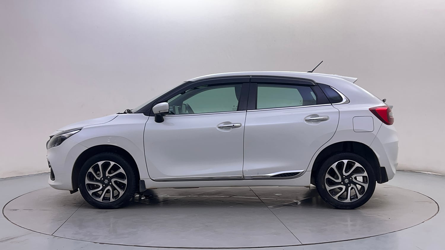 Used 2023 Maruti Suzuki Baleno Alpha AGS Petrol Automatic exterior LEFT SIDE VIEW