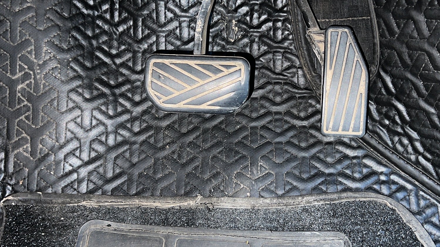 Used 2016 Maruti Suzuki Baleno Zeta 1.2 AT Petrol Automatic interior PEDALS VIEW