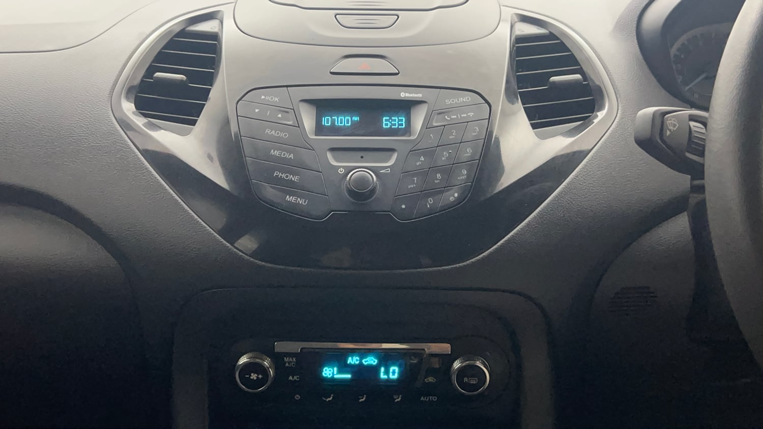 Used 2017 Ford Figo Aspire Titanium 1.2 Ti-VCT Sports Edition Petrol Manual top_features Integrated (in-dash) music system