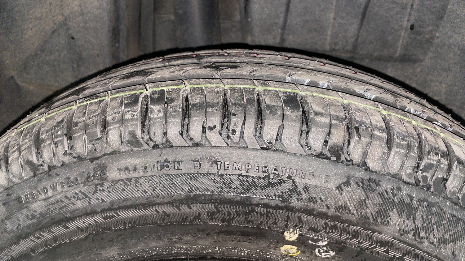 Used 2018 Maruti Suzuki Dzire VXi Petrol Manual tyres RIGHT REAR TYRE TREAD VIEW