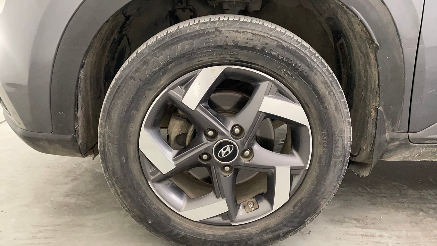 Used 2022 Hyundai Venue SX (O) 1.5 CRDi Executive Diesel Manual tyres LEFT FRONT TYRE RIM VIEW