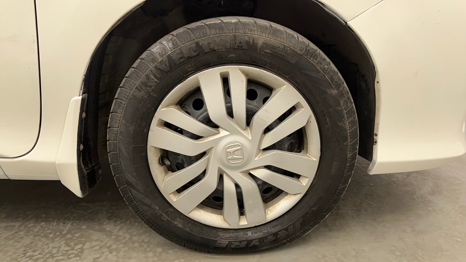 Used 2016 Honda City SV Petrol Manual tyres RIGHT FRONT TYRE RIM VIEW
