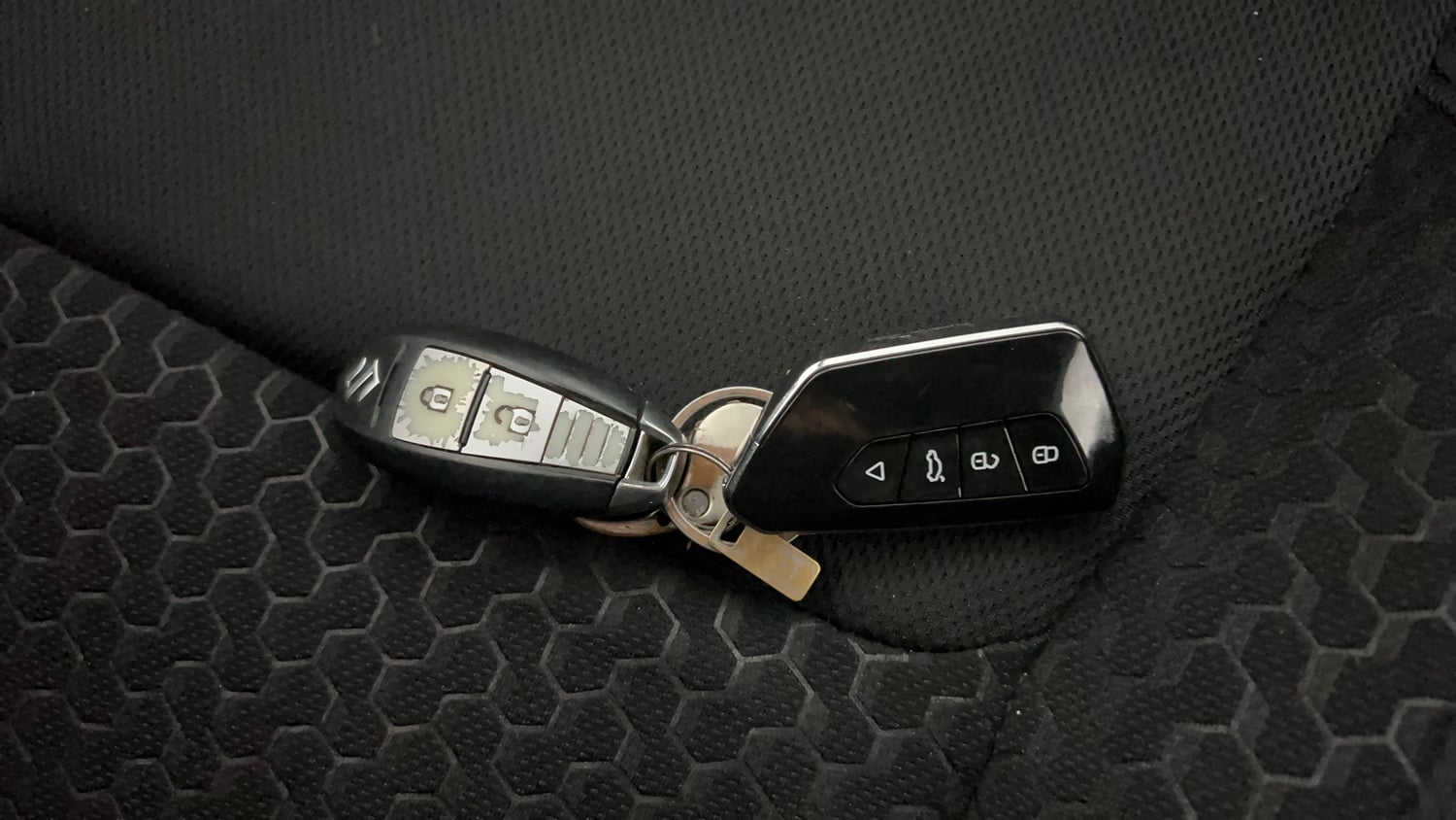 Used 2019 Maruti Suzuki Vitara Brezza [2016-2020] ZDi Plus Diesel Manual extra CAR KEY VIEW