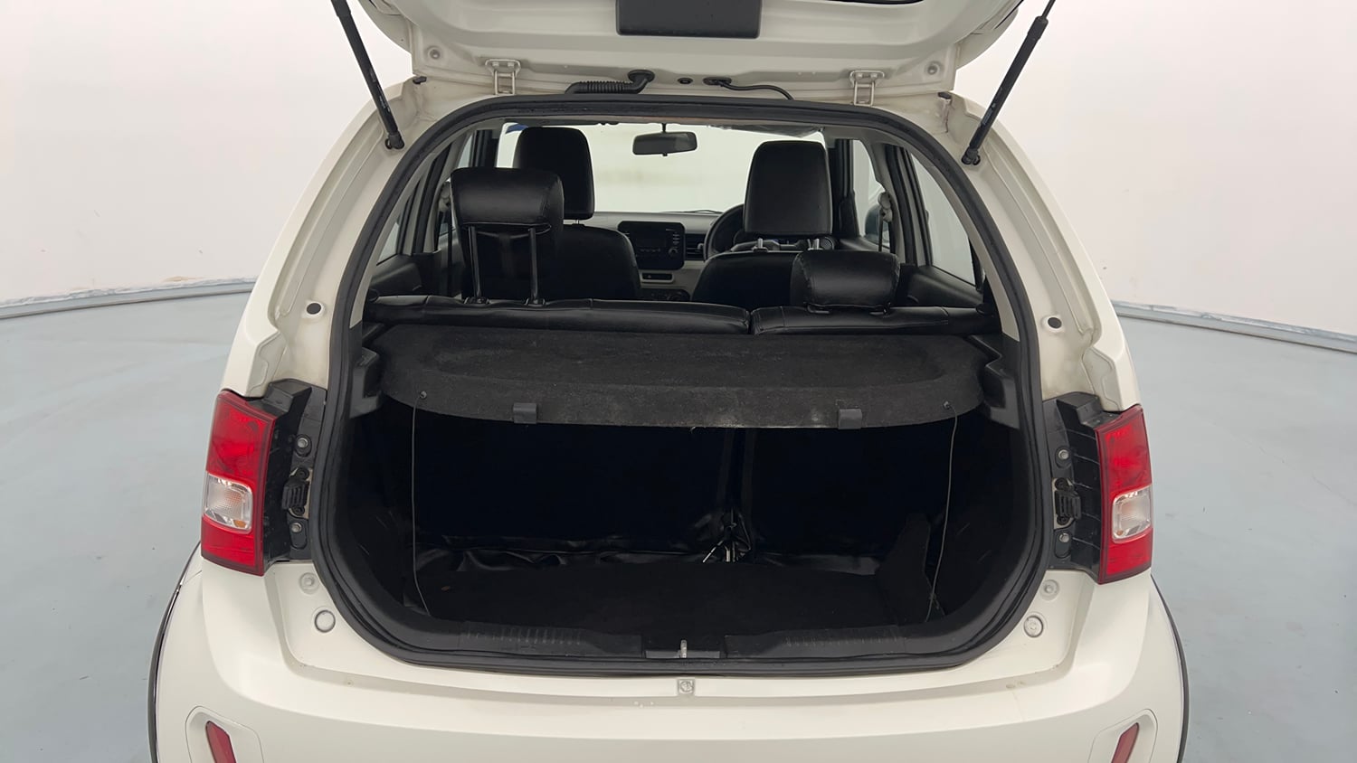 Used 2020 Maruti Suzuki Ignis Zeta 1.2 AMT Petrol Automatic interior DICKY INSIDE VIEW