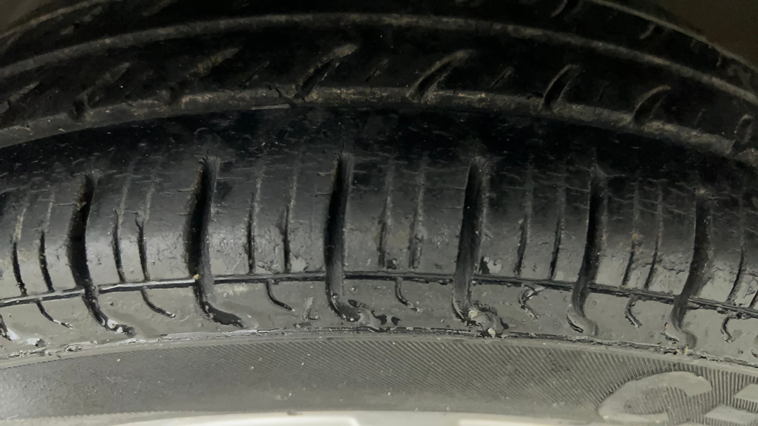 Used 2014 Maruti Suzuki Alto 800 Lxi Petrol Manual tyres RIGHT FRONT TYRE TREAD VIEW